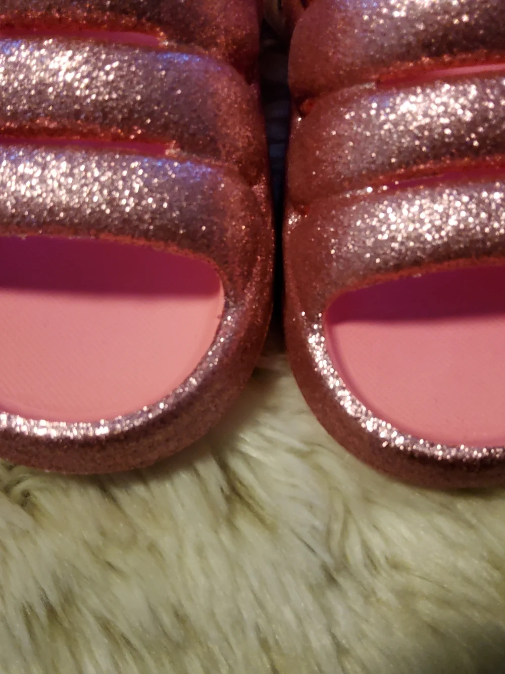 UGG K Sport Yeah Glitter Size 1 NWT